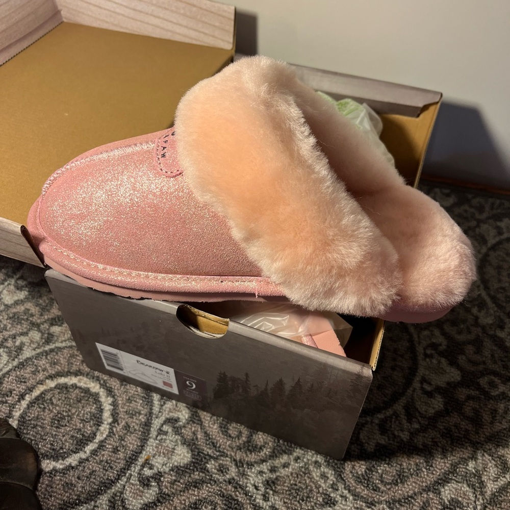 Size 9 Brand new Loki Exotic Pink Glitter bearpaw slippers